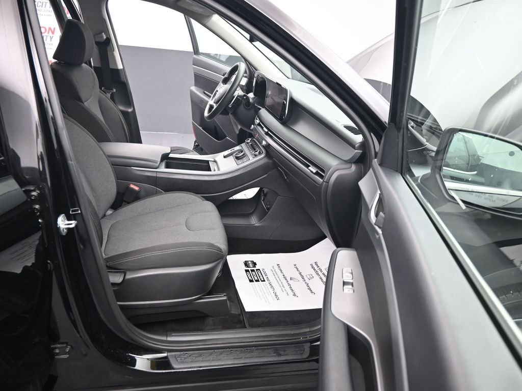 Used 2023 Hyundai Palisade SE w/ Cargo Package image 28