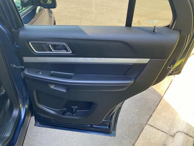 Used 2017 Ford Explorer XLT AWD/4WD image 35