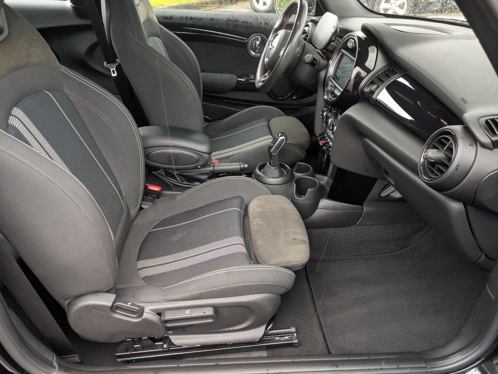 Used 2021 MINI Cooper 2-Door Hardtop FWD image 19
