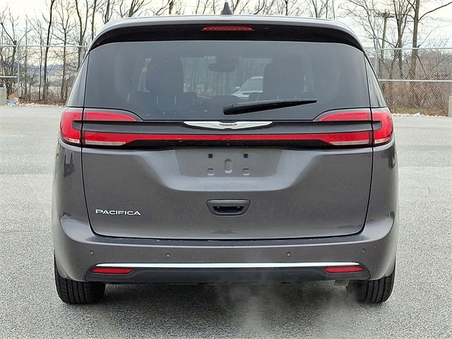 Used 2023 Chrysler Pacifica Touring-L image 8