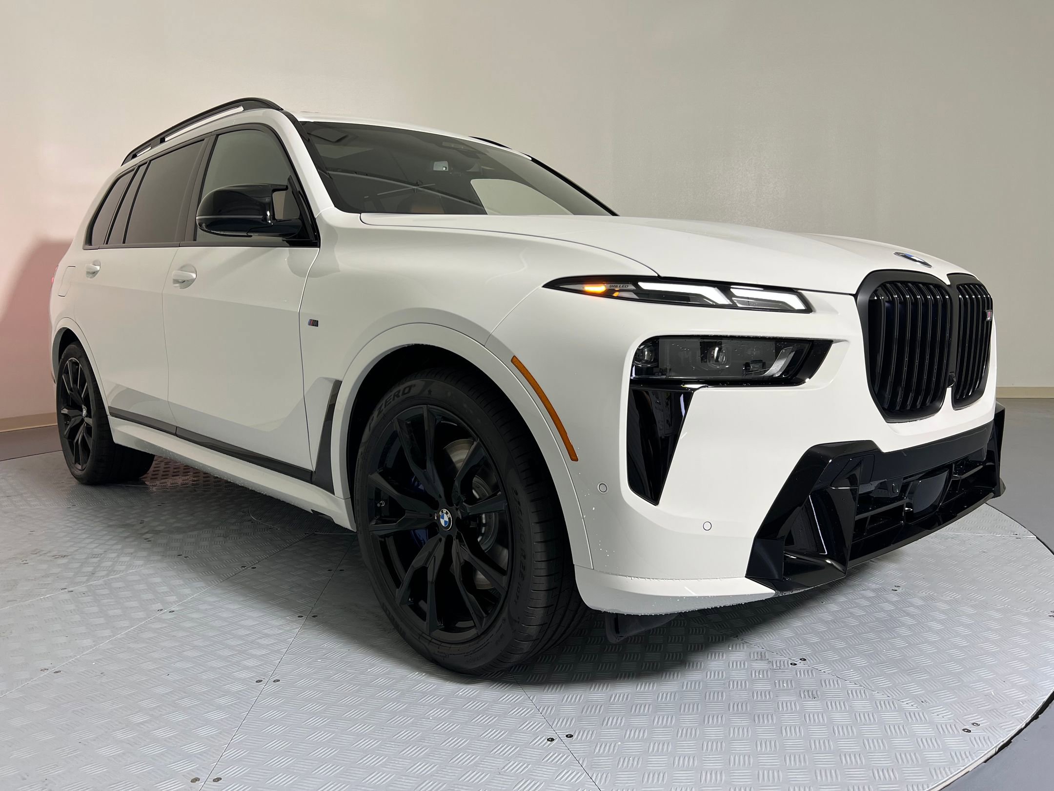 New 2026 BMW X7 M60i image 7