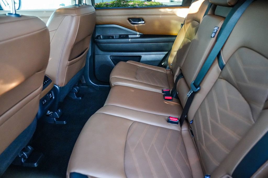 Used 2024 Nissan Pathfinder Platinum w/ Cargo Package FWD image 19