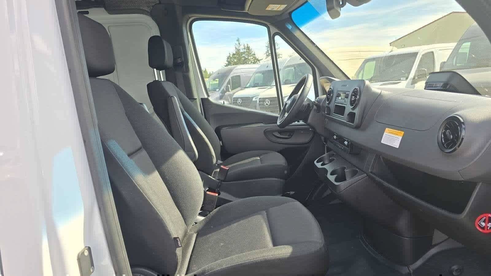 Used 2025 Mercedes-Benz Sprinter 2500 image 10