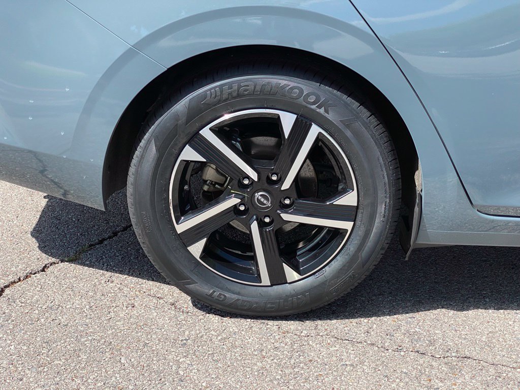 Used 2025 Nissan Sentra SV FWD image 9