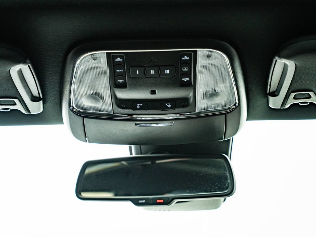 Used 2023 Chrysler 300 C RWD image 41