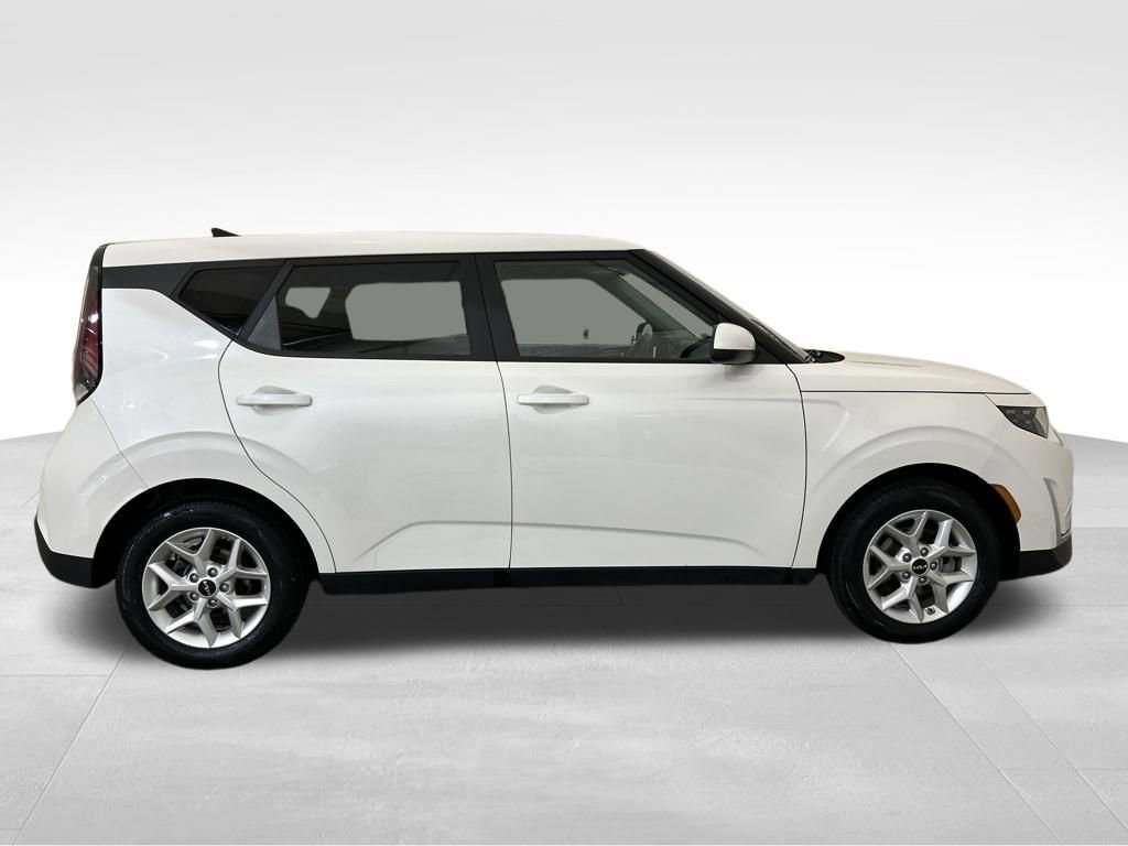 Used 2023 Kia Soul LX w/ LX Technology Package FWD image 7
