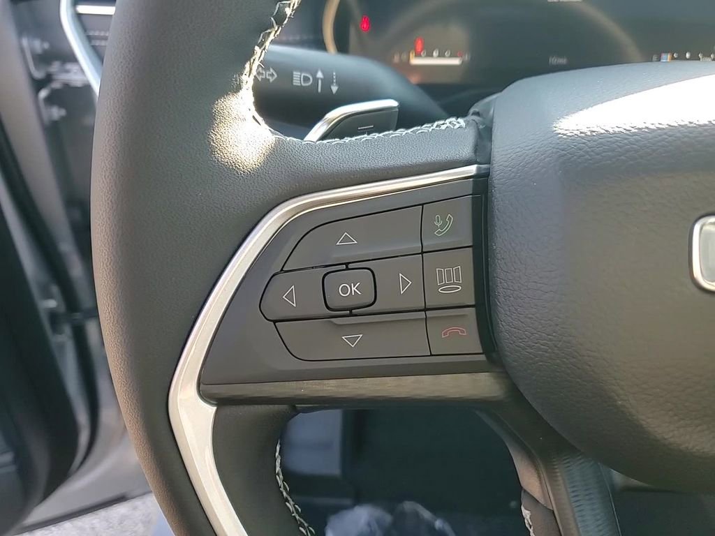 New 2025 Jeep Grand Cherokee Altitude image 13