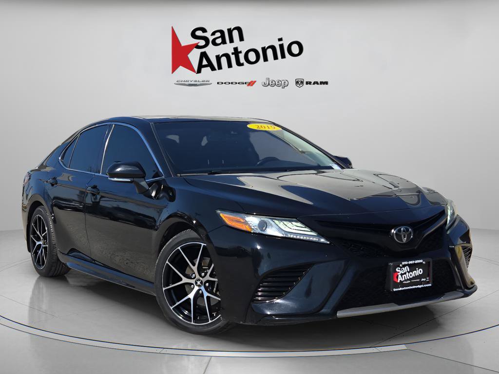 Used 2019 Toyota Camry XSE image 1