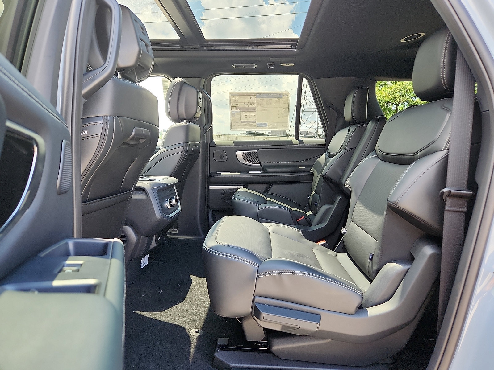New 2027 Ford Expedition Max Platinum w/ Stealth Appearance Package AWD/4WD image 6