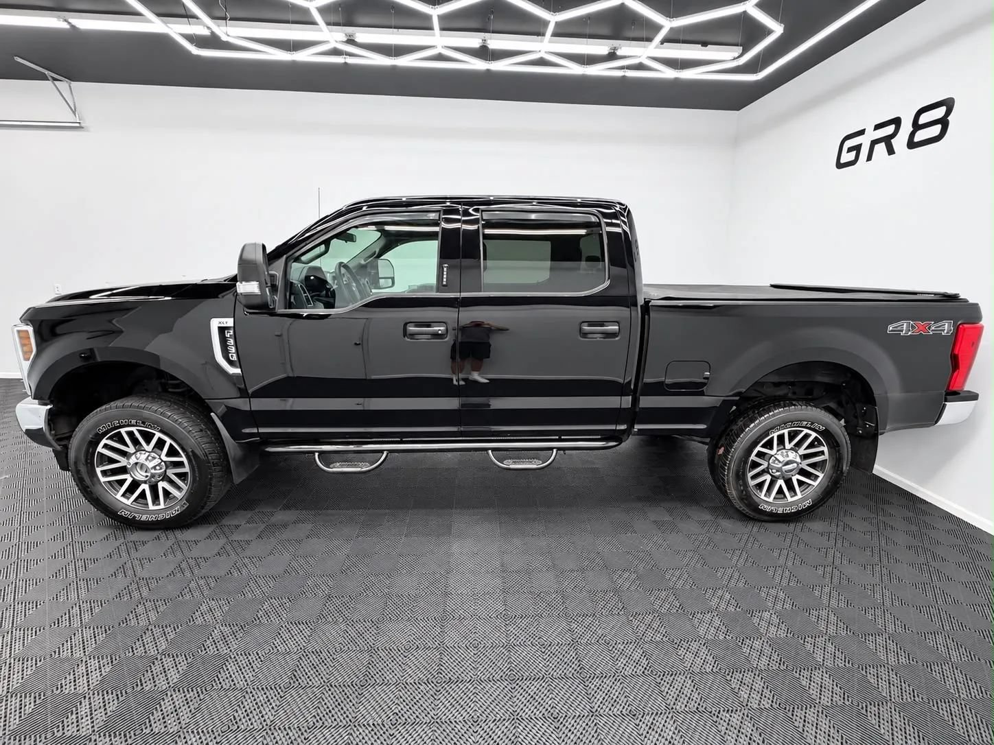 Used 2019 Ford F250 XLT w/ XLT Value Package AWD/4WD image 4