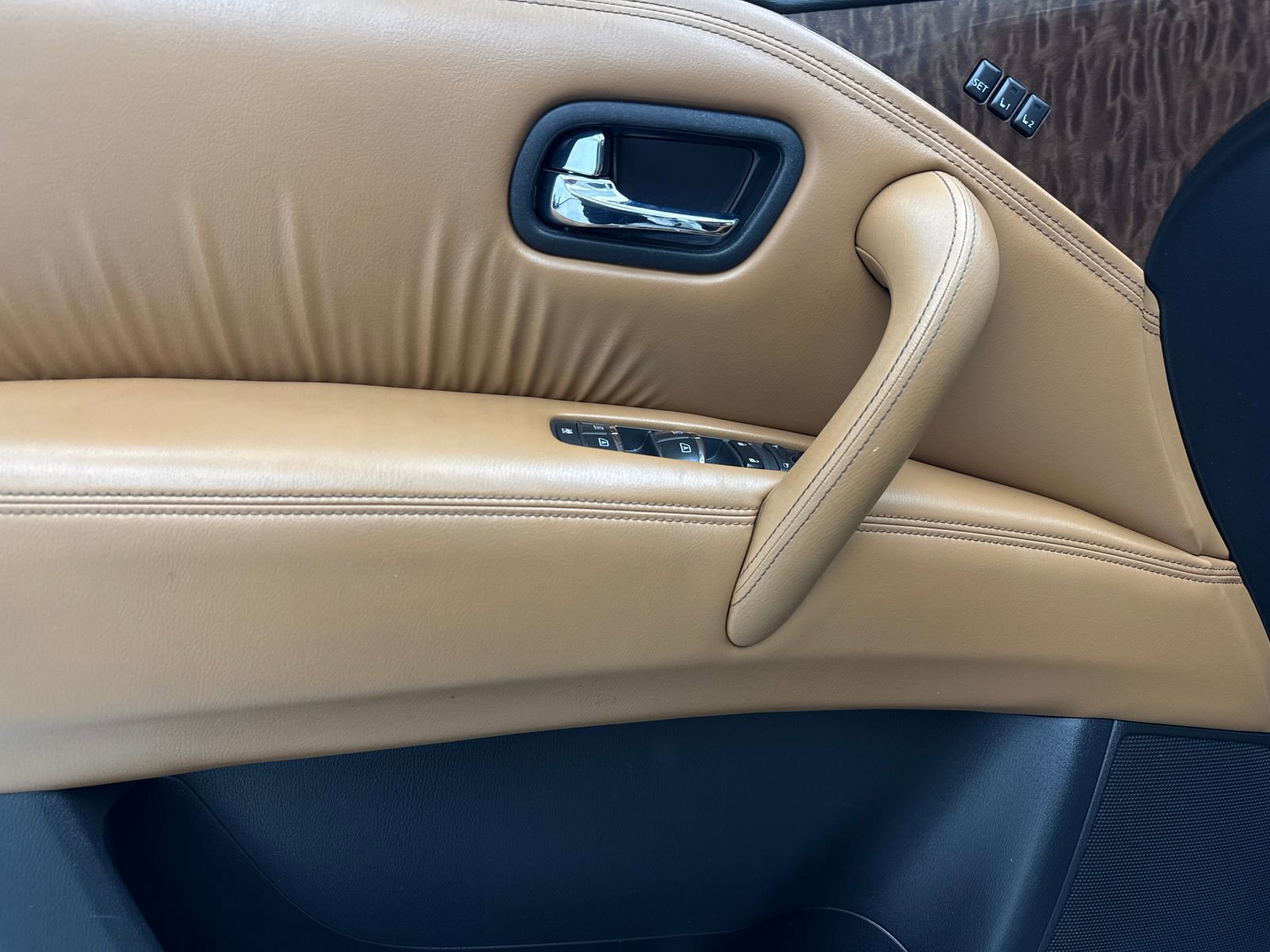 Used 2017 Nissan Armada Platinum w/ Interior Lighting Package image 35