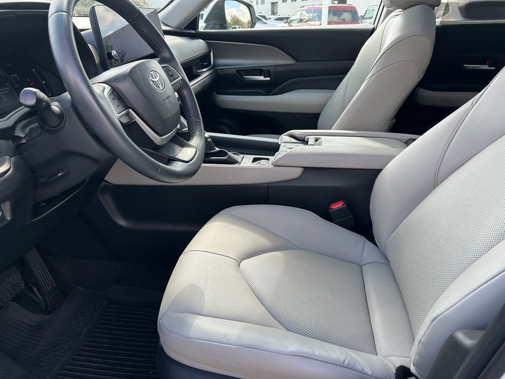 Used 2024 Toyota Grand Highlander XLE image 11