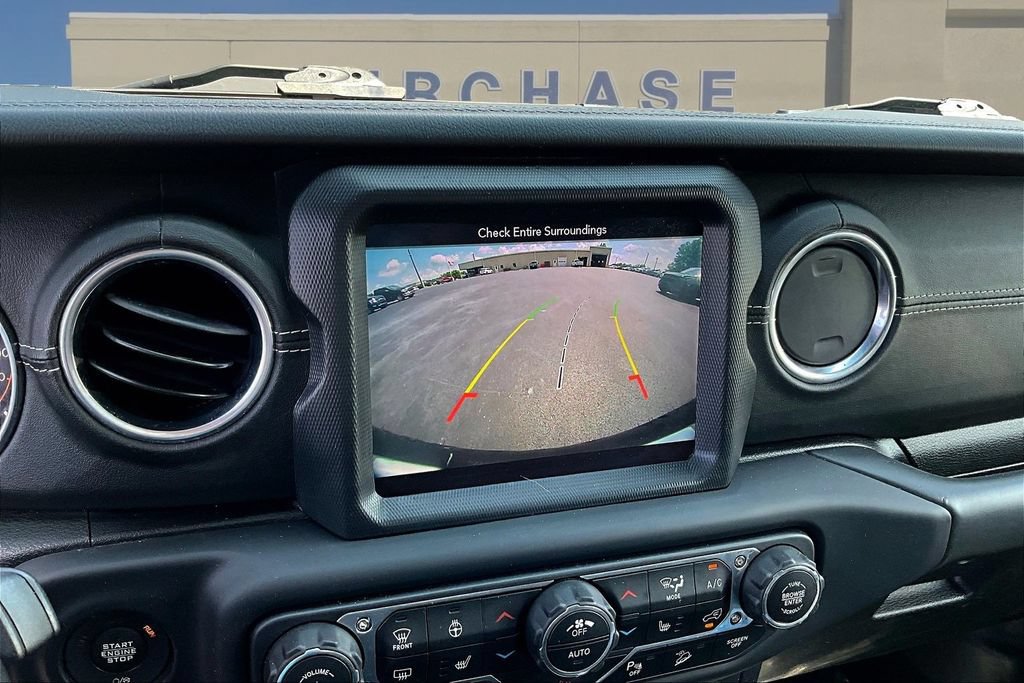 Used 2018 Jeep Wrangler Unlimited Sahara AWD/4WD image 16