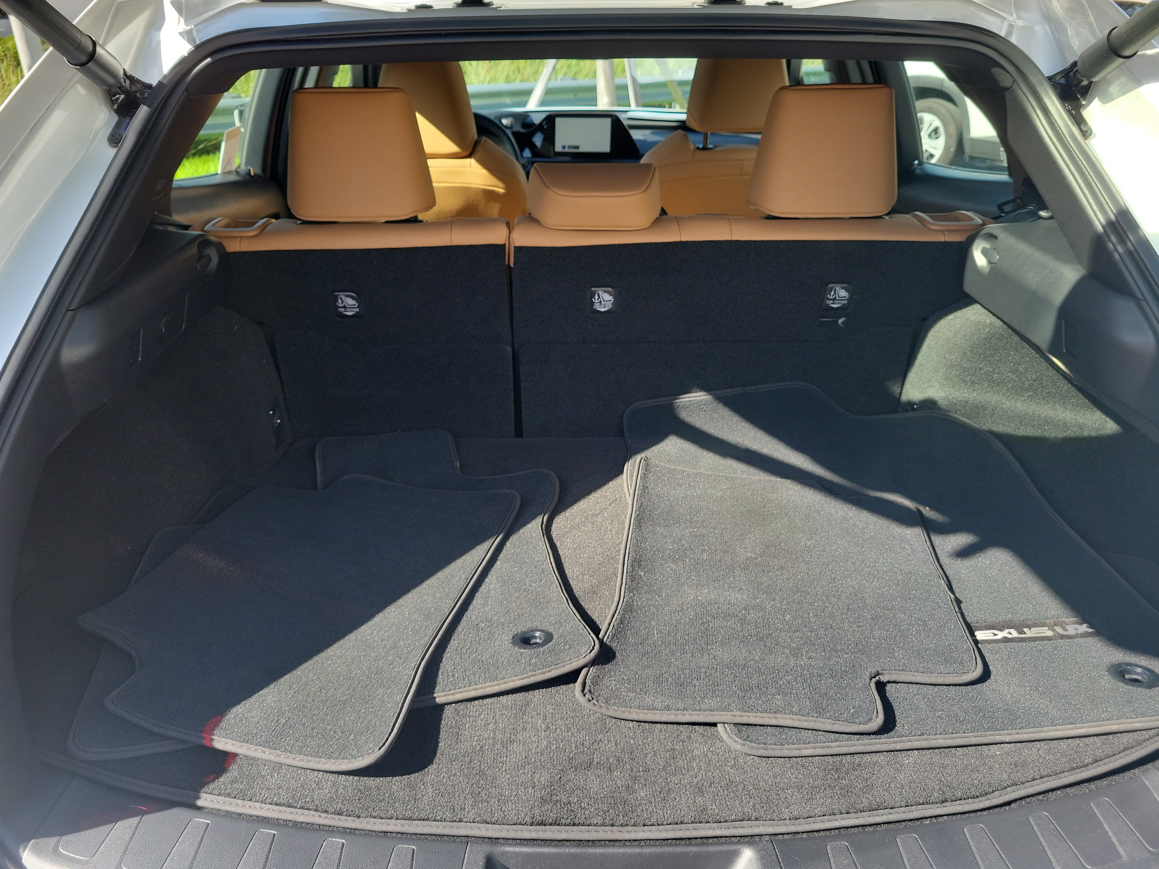 Used 2025 Lexus UX 300h FWD w/ Accessory Package (Z1) image 9