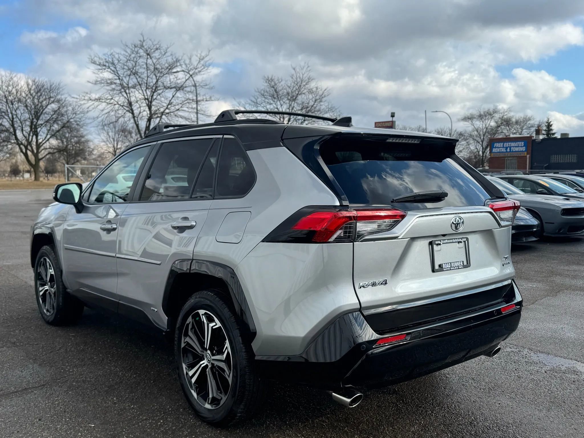 Used 2025 Toyota RAV4 XSE w/ Premium Package image 4