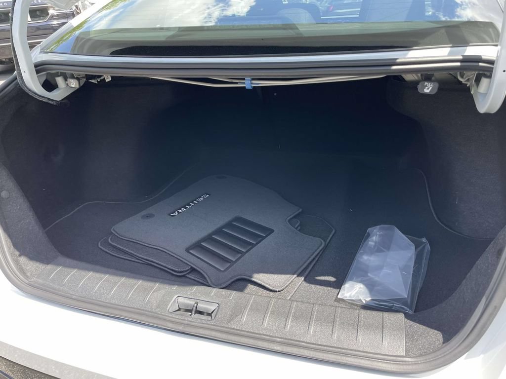 New 2026 Nissan Sentra SR w/ Floor Mat Package FWD image 8