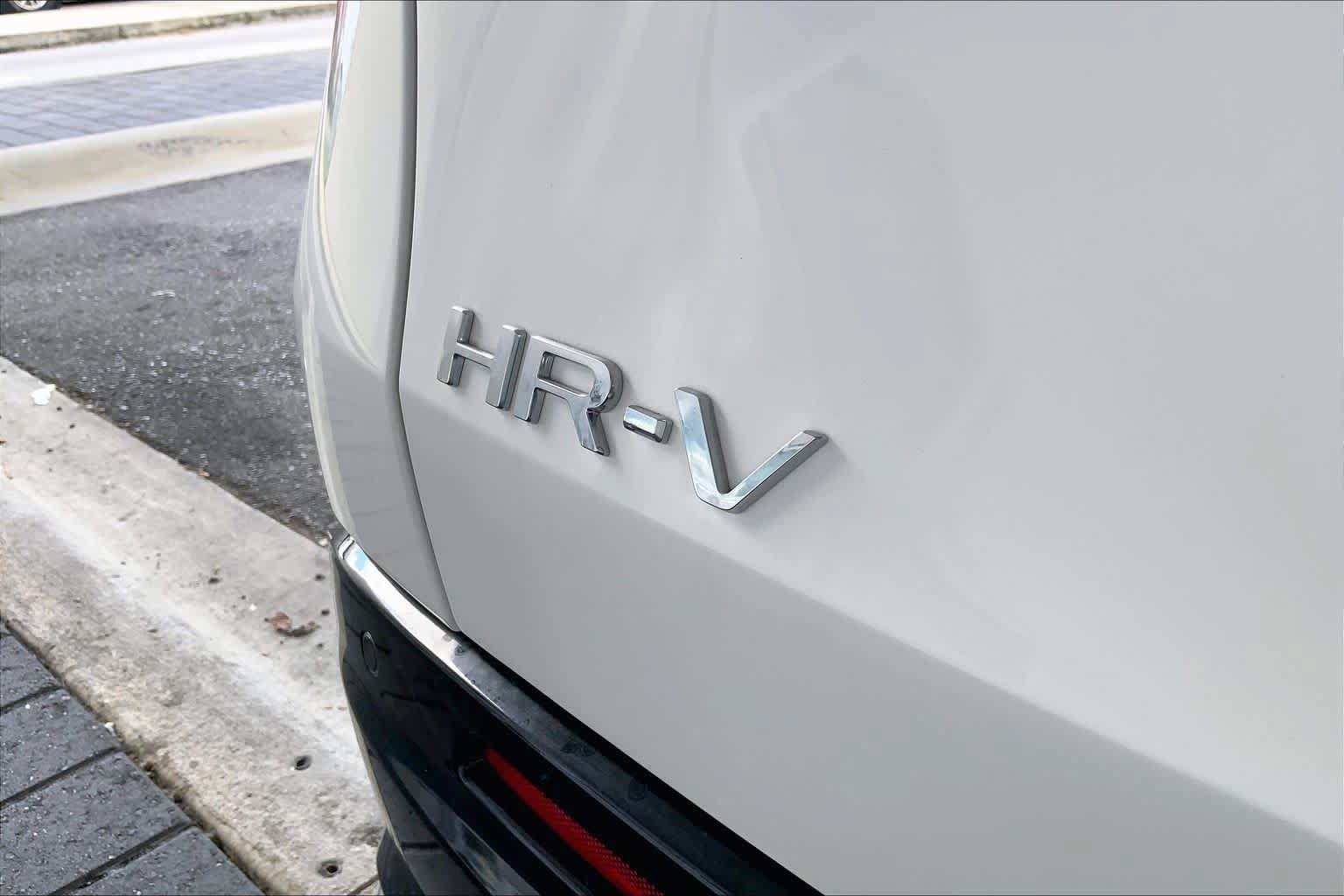 Used 2027 Honda HR-V EX-L image 10
