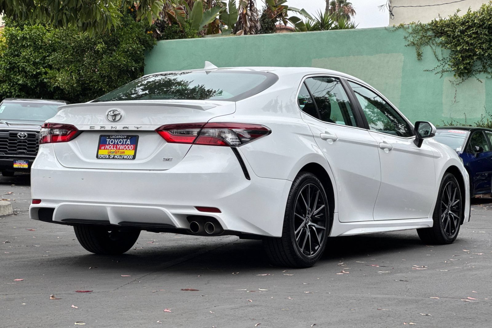 Used 2023 Toyota Camry SE FWD image 4