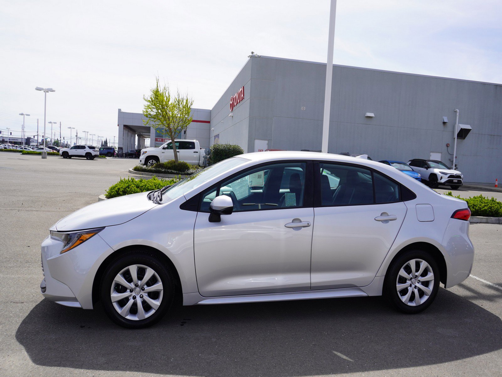 Used 2025 Toyota Corolla LE image 6