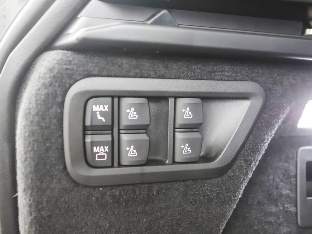 Used 2026 BMW X7 xDrive40i image 25