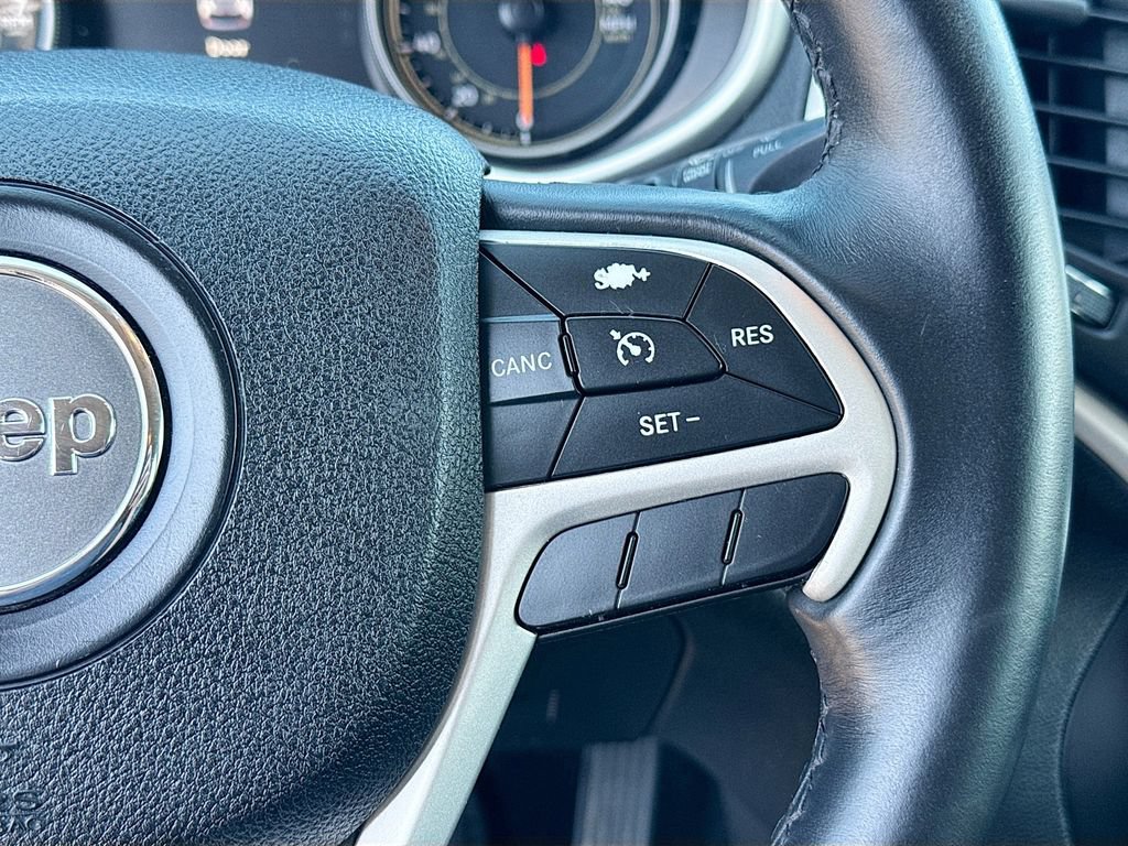 Used 2016 Jeep Cherokee Trailhawk AWD/4WD image 13