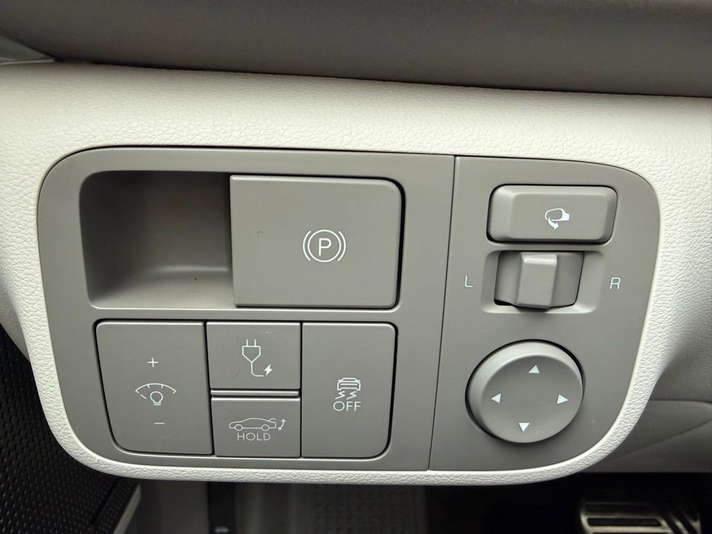 Certified 2025 Hyundai Ioniq 6 Limited RWD image 9