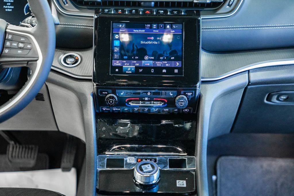 New 2025 Jeep Grand Cherokee L Altitude image 20