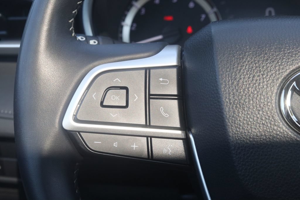 Used 2025 Toyota Highlander XLE AWD/4WD image 25