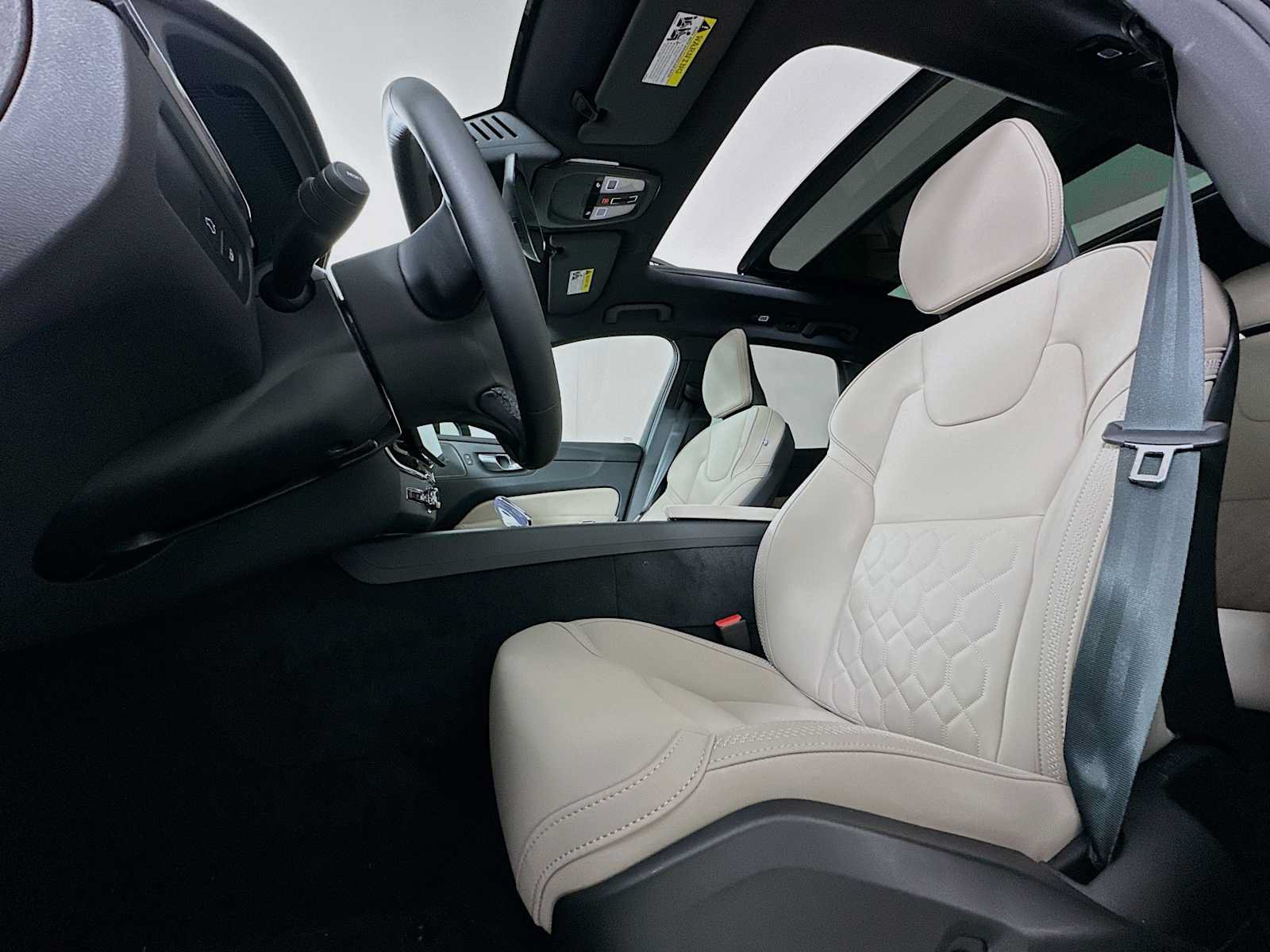 New 2026 Volvo XC60 T8 Plus w/ Protection Package AWD/4WD image 18