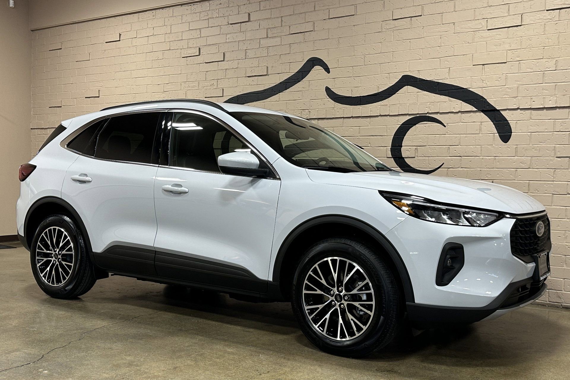 Used 2025 Ford Escape SE image 2