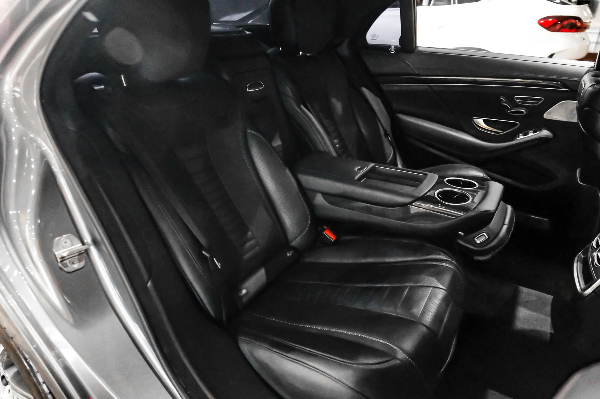 Used 2019 Mercedes-Benz S 560 Sedan image 34