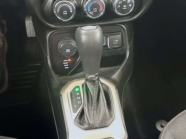 Used 2015 Jeep Renegade Latitude image 24