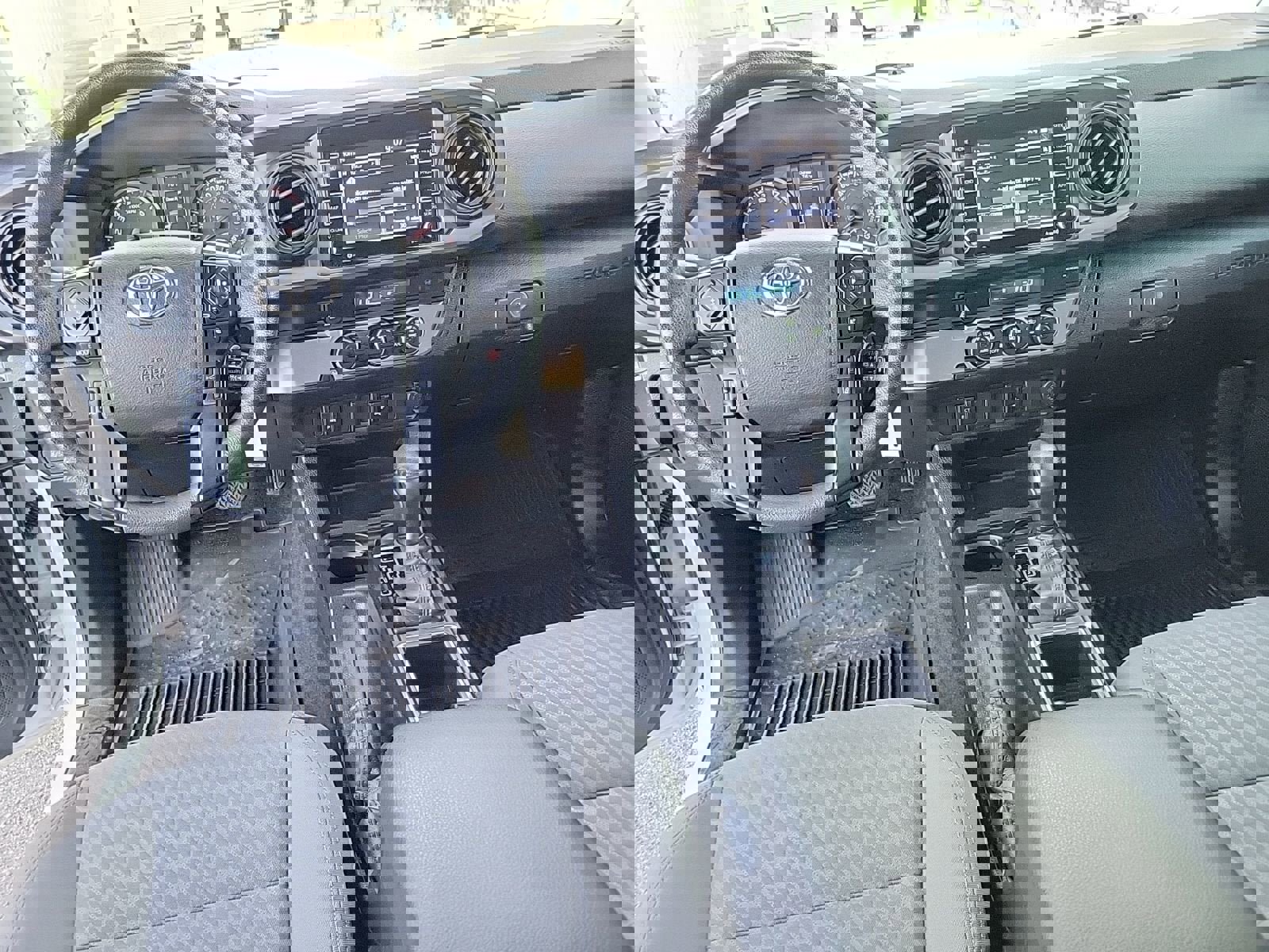 Used 2022 Toyota Tacoma SR w/ SX Package image 17