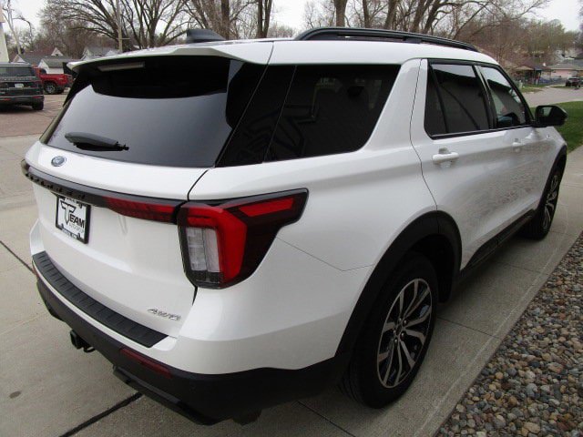 Used 2025 Ford Explorer ST-Line AWD/4WD image 7