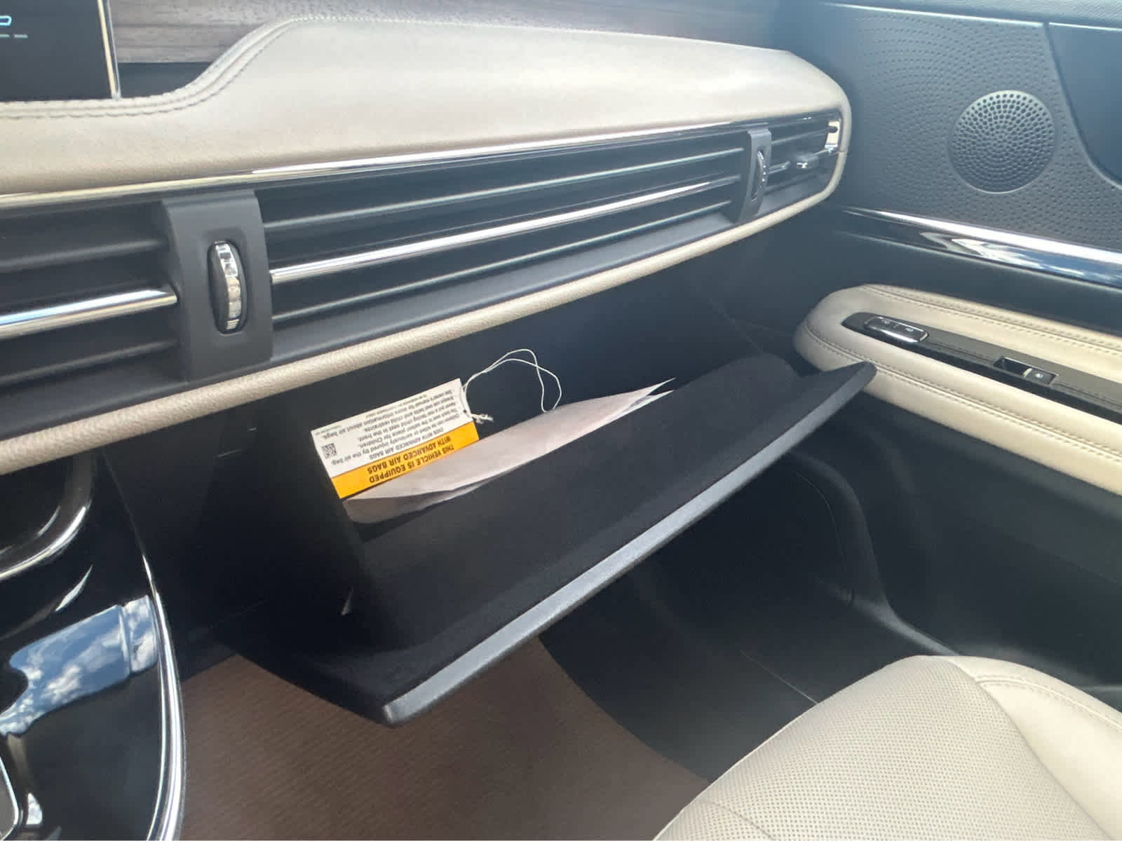 Used 2025 Lincoln Corsair Grand Touring image 56