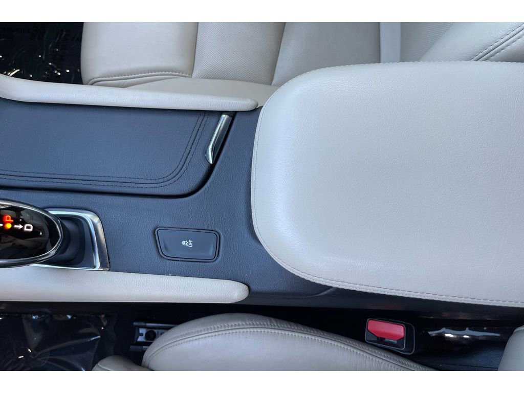 Used 2017 Cadillac XT5 Luxury w/ Driver Awareness Package image 32