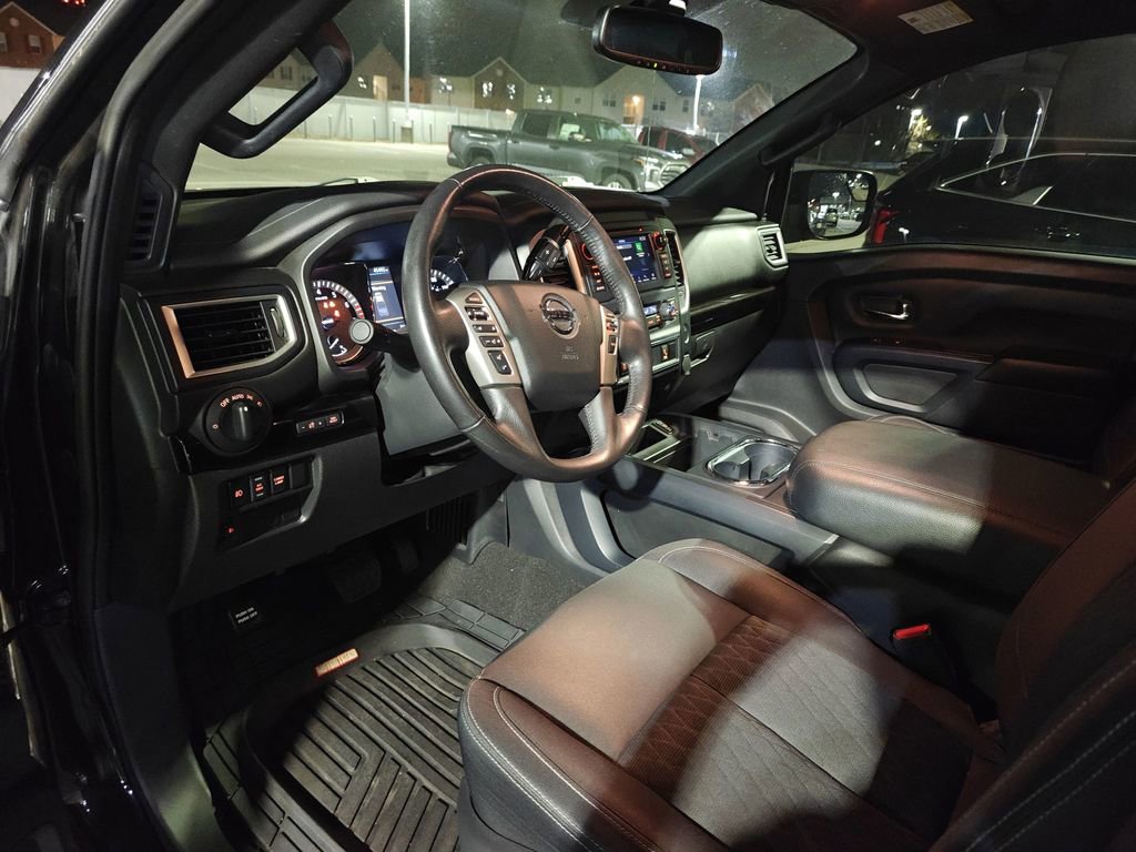 Used 2019 Nissan Titan SV w/ SV Convenience Package image 9