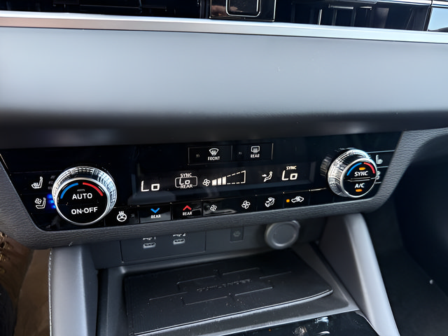 New 2026 Mitsubishi Outlander SEL FWD image 20