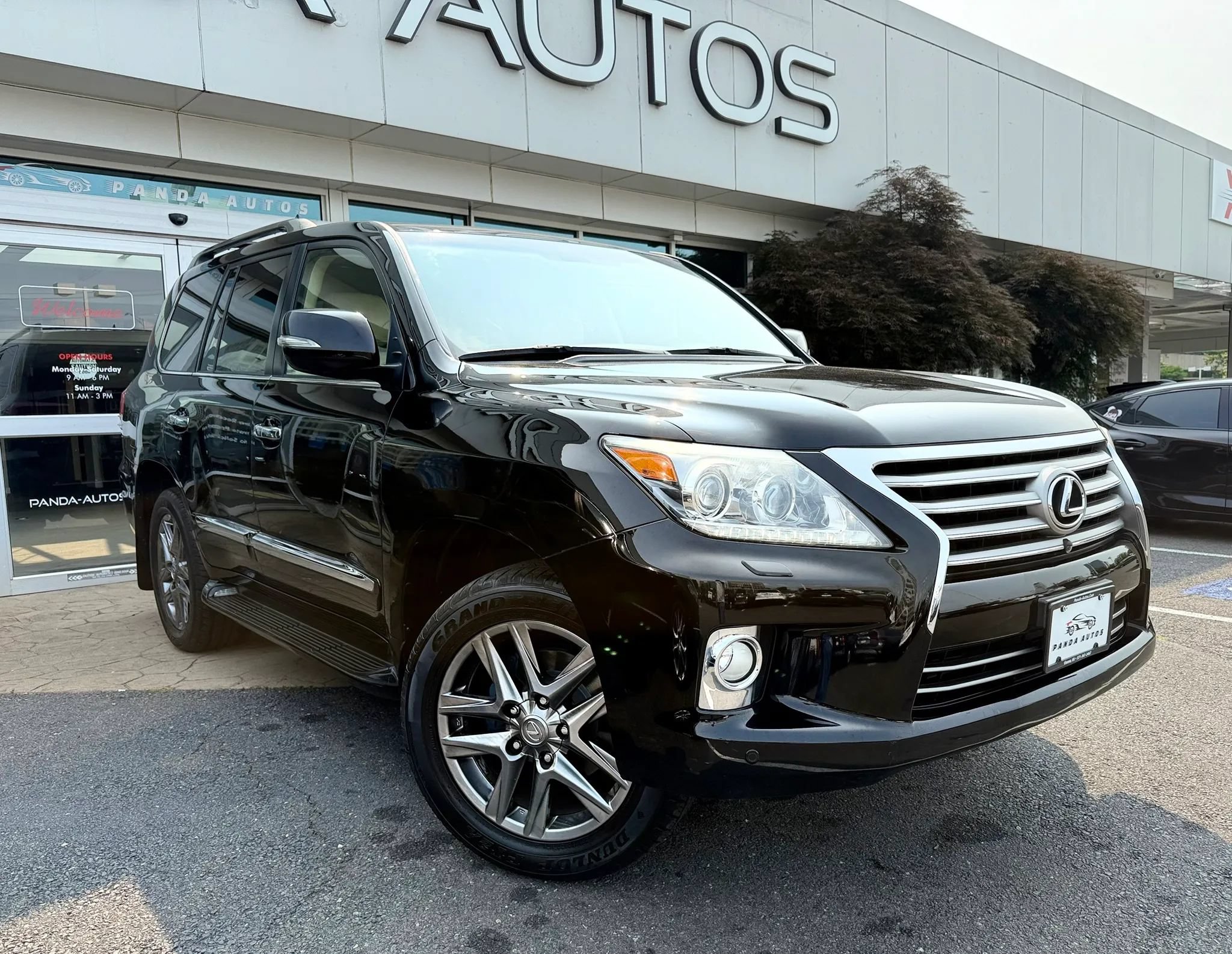 Used 2013 Lexus LX 570 4WD image 1