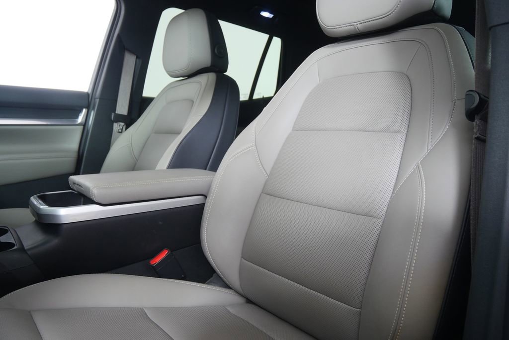 Used 2025 GMC Terrain Elevation w/ Elevation Premium Package AWD/4WD image 10