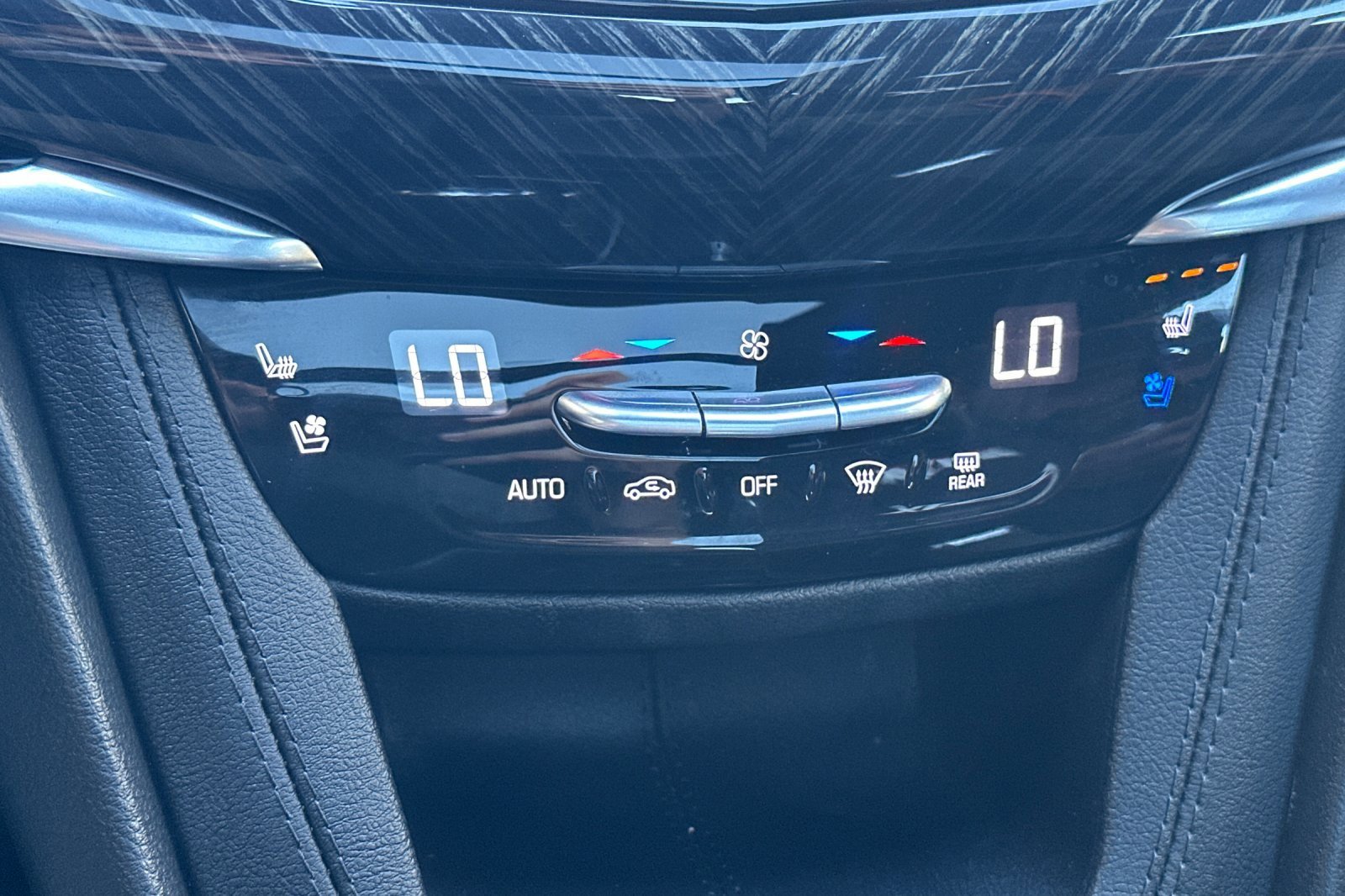 Used 2024 Cadillac XT6 Premium Luxury image 30