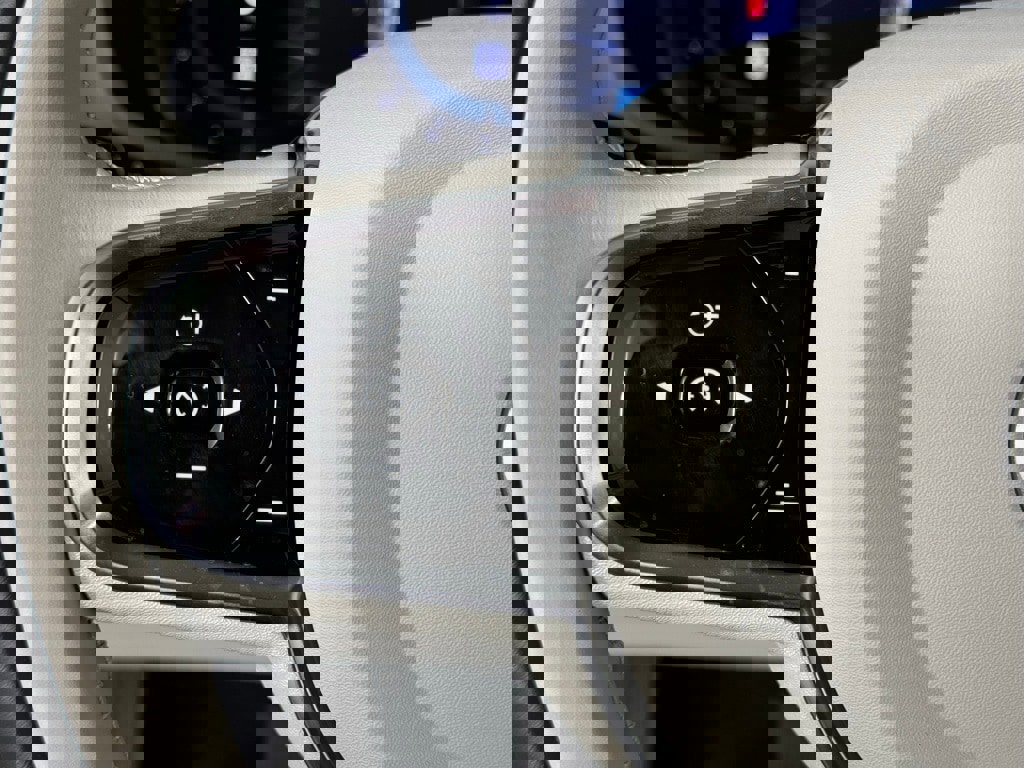 New 2024 Volvo S60 B5 Plus w/ Climate Package image 29