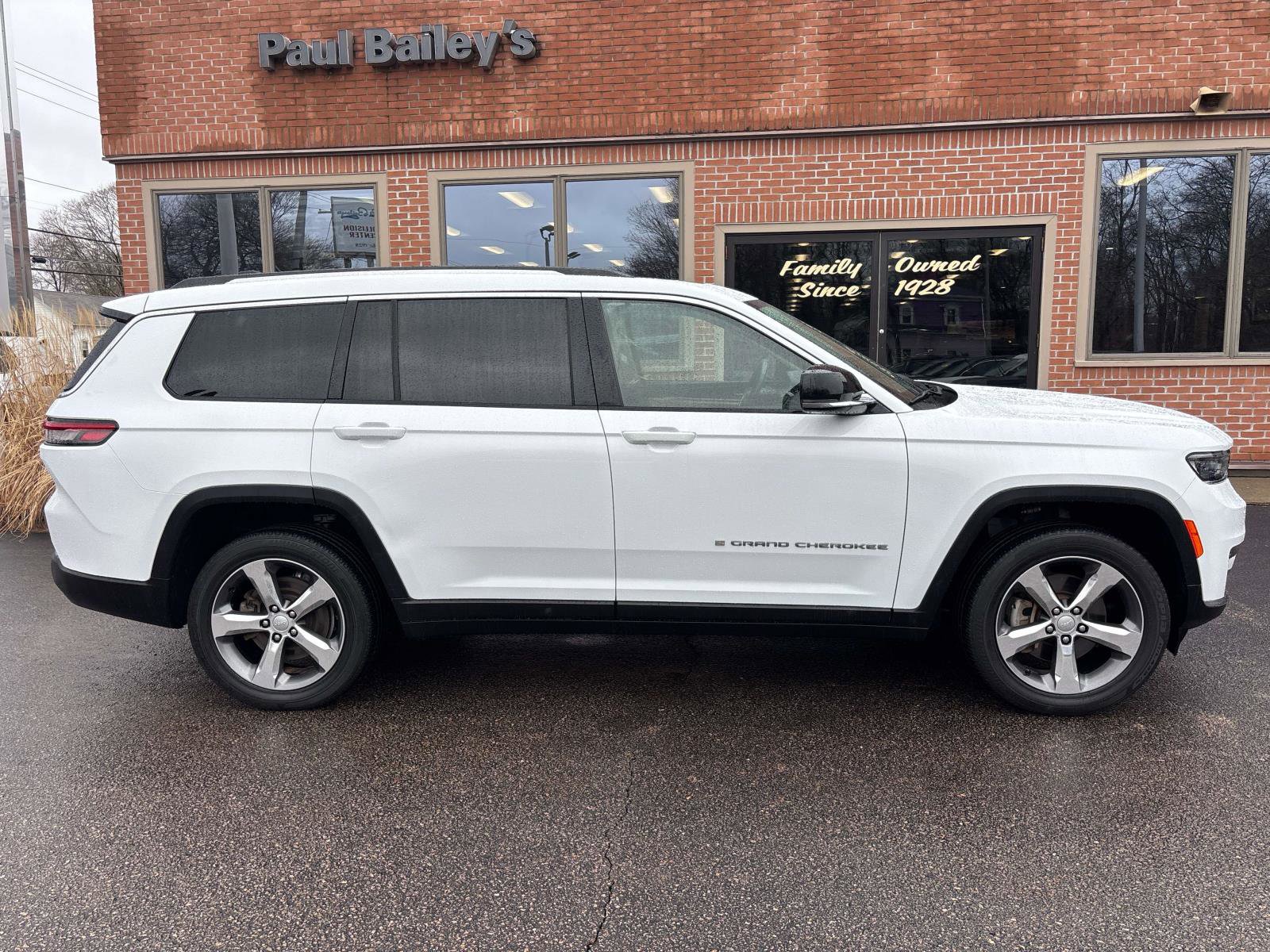 Used 2022 Jeep Grand Cherokee L Limited AWD/4WD image 30