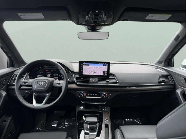 Certified 2025 Audi Q5 2.0T Premium Plus w/ Premium Plus Package AWD/4WD image 10
