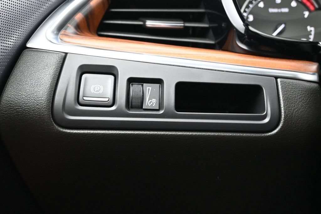 Certified 2023 Cadillac XT5 Premium Luxury AWD/4WD image 18