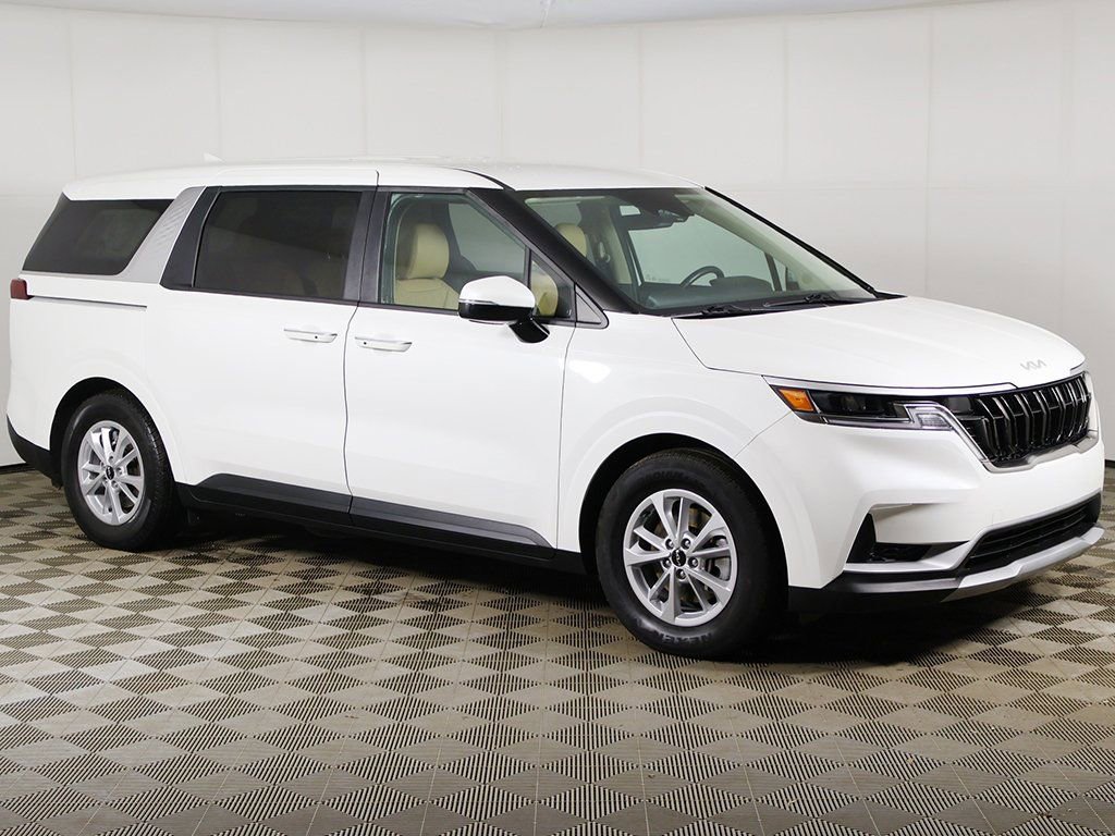 Used 2024 Kia Carnival LX image 2