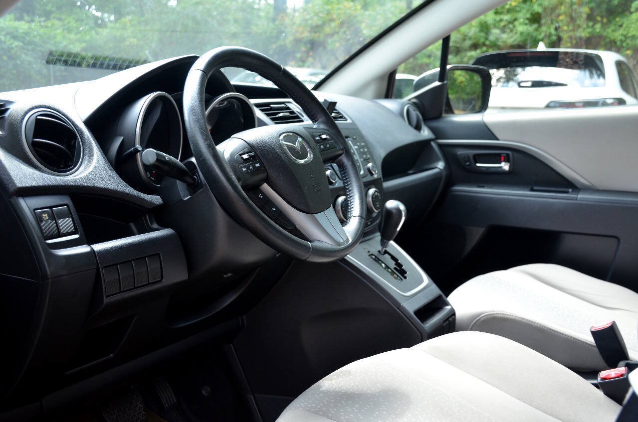 Used 2012 MAZDA MAZDA5 Touring w/ Moonroof & Audio Pkg FWD image 15