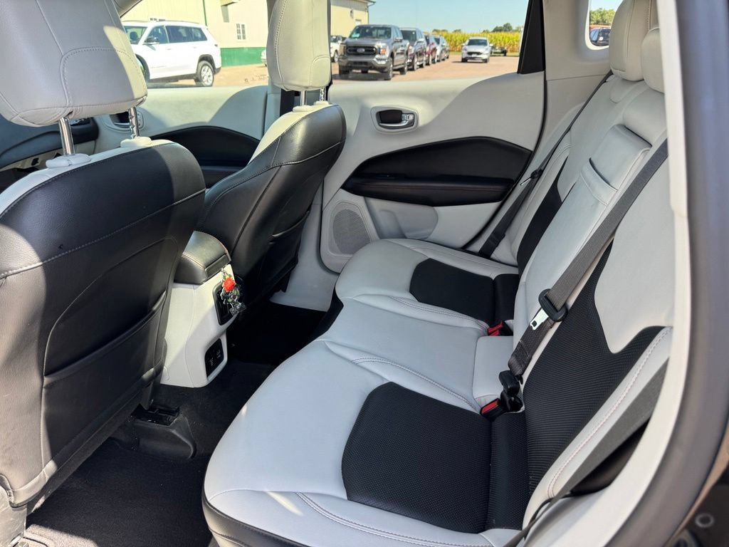 Used 2017 Jeep Compass Limited AWD/4WD image 14