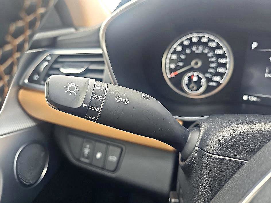 Used 2022 Genesis G70 2.0T w/ Prestige Package image 21