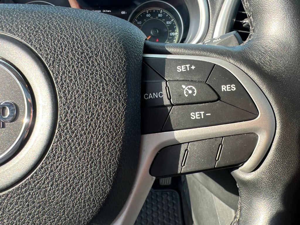 Used 2015 Jeep Cherokee Trailhawk w/ Comfort/Convenience Group AWD/4WD image 13